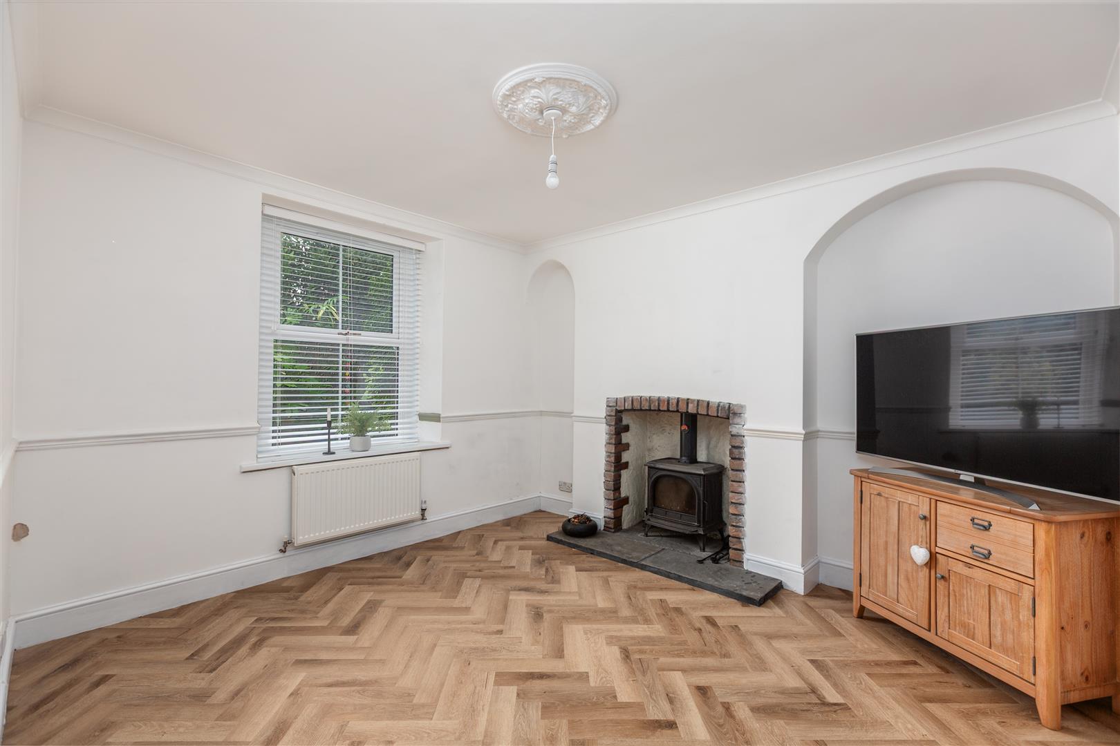 Vardre Road, Clydach, Swansea, SA6 5LP